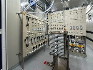 photo displaying the internal stack of electrochemical cells of the gas-difussion electrocrystallisation unit of PEACOC project that recovers PGMs and precious metals from end-of-life waste products